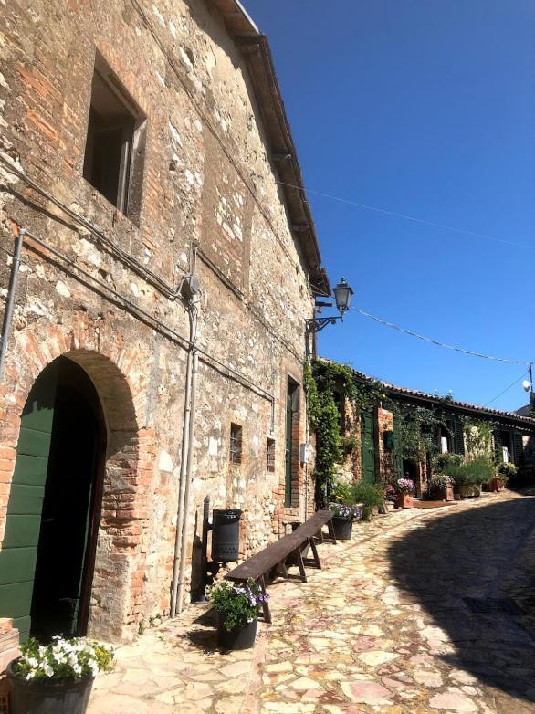 Отель Il Borgo Di Olive Sismano Экстерьер фото